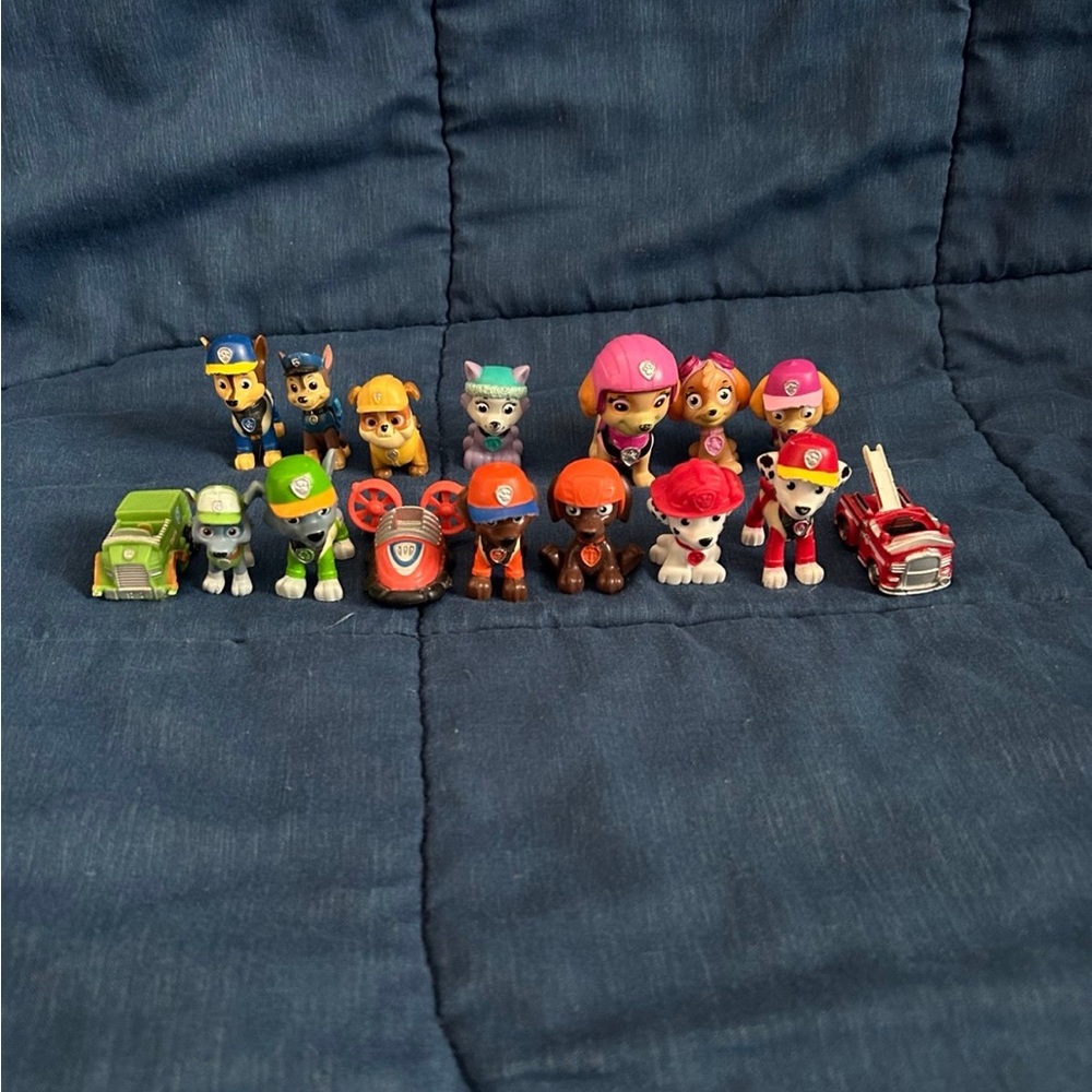 Paw Patrol Bundle of 16 Figures, including Mini Figures and Mini Vehicles